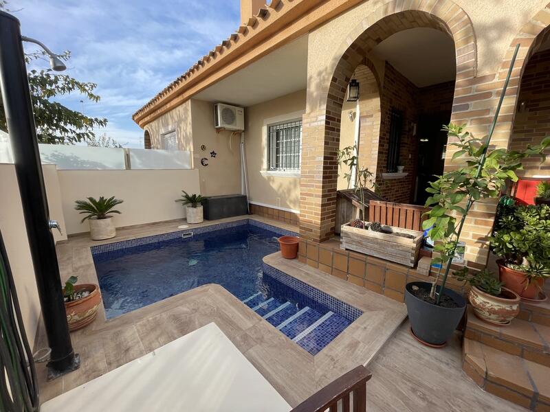 Villa en venta en San Pedro del Pinatar, Murcia