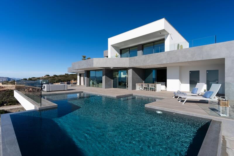 Villa for sale in Cumbre del Sol, Alicante