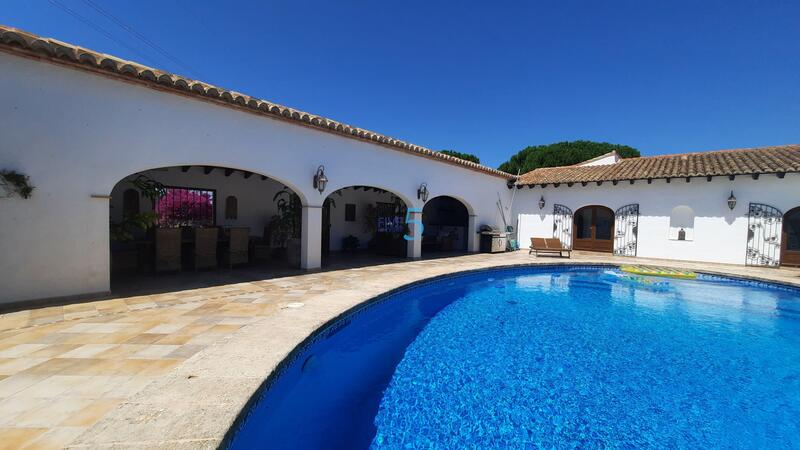 4 slaapkamer Villa Te koop