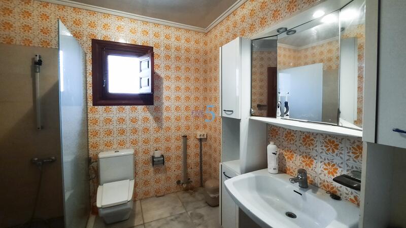 6 bedroom Villa for sale