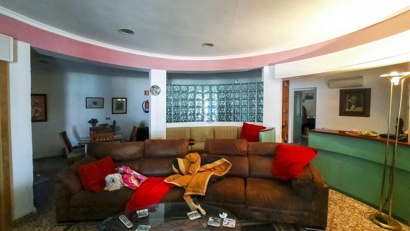 6 bedroom Villa for sale