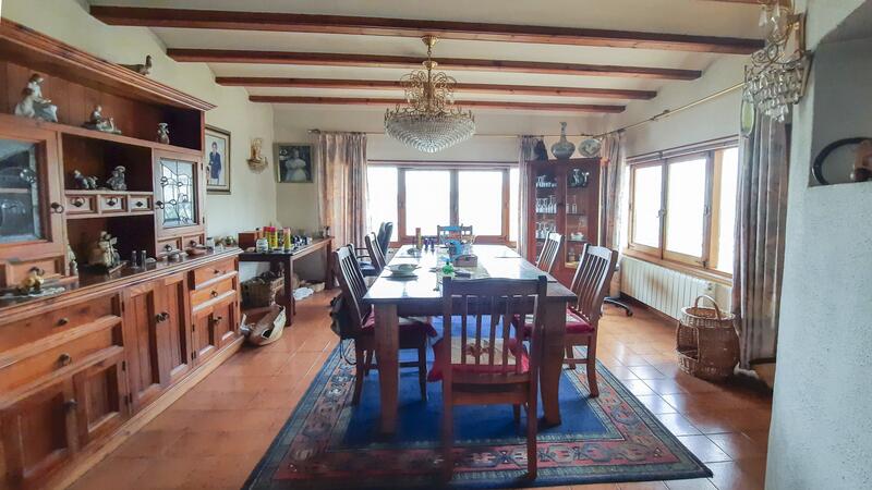 6 bedroom Villa for sale
