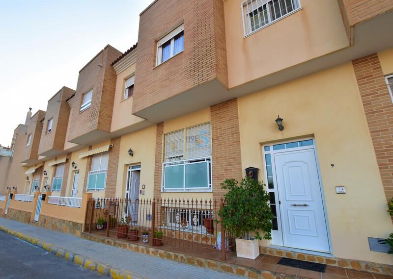 3 bedroom Townhouse for sale