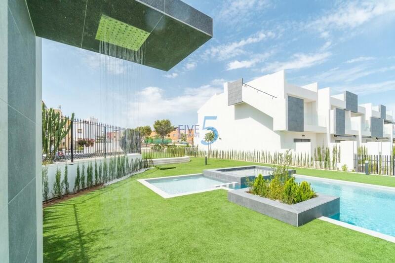 Villa for sale in Torrevieja, Alicante