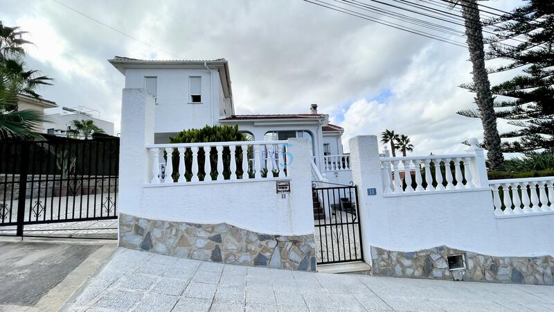 4 Cuarto Villa en venta