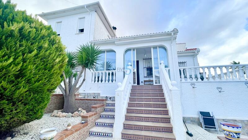 4 Cuarto Villa en venta