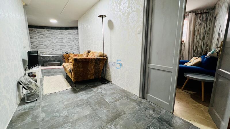 5 bedroom Townhouse for sale
