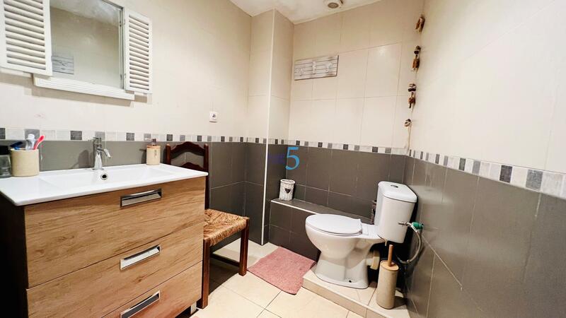 5 bedroom Townhouse for sale