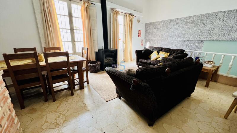 5 bedroom Townhouse for sale