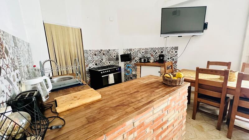 5 bedroom Townhouse for sale