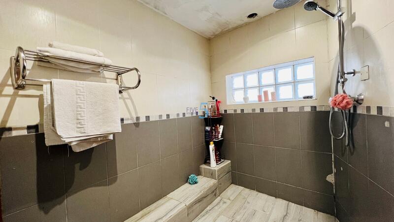 5 bedroom Townhouse for sale