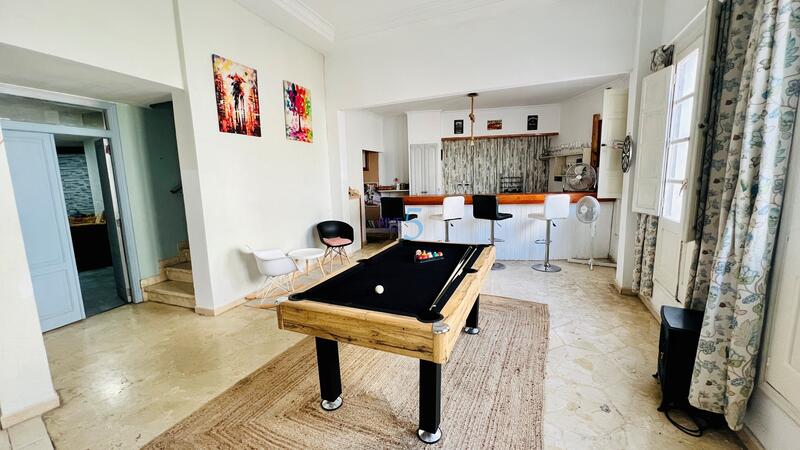5 bedroom Townhouse for sale