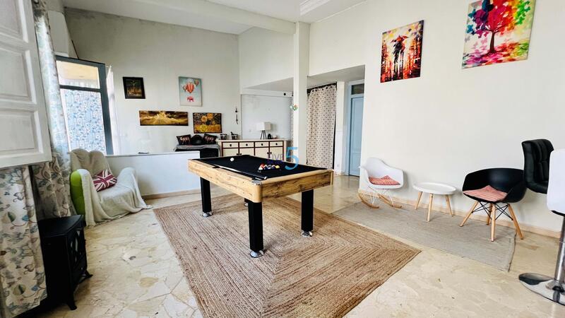 5 bedroom Townhouse for sale
