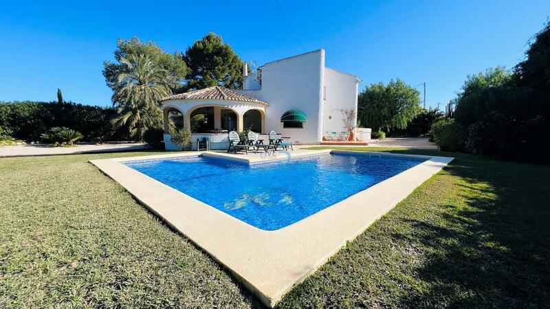 Villa en venta en Denia, Alicante