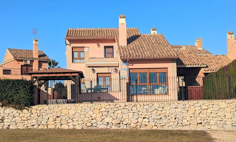 Villa til salgs i Algorfa, Alicante