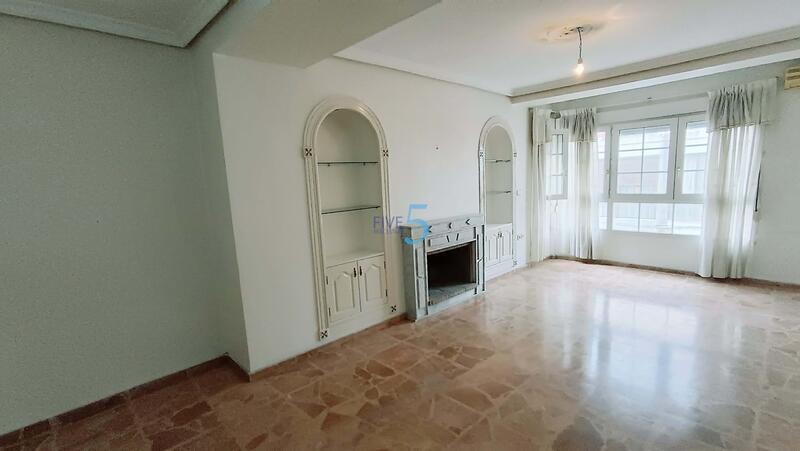 5 bedroom Apartment for sale