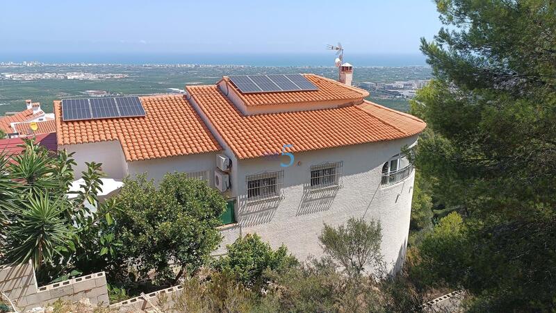 Villa en venta en La Font D En Carròs, Valencia