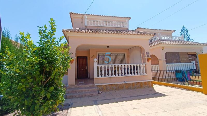Villa Te koop in Orihuela, Alicante