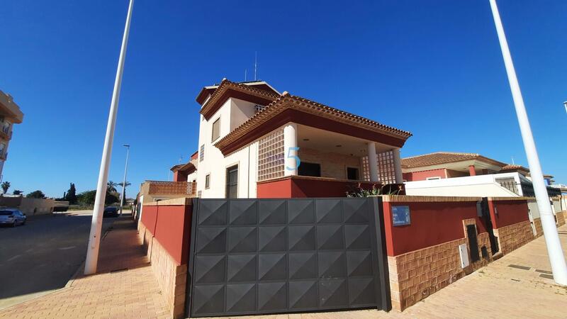 4 Cuarto Villa en venta