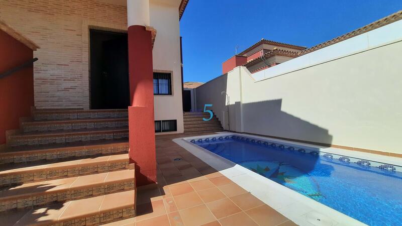 4 Cuarto Villa en venta