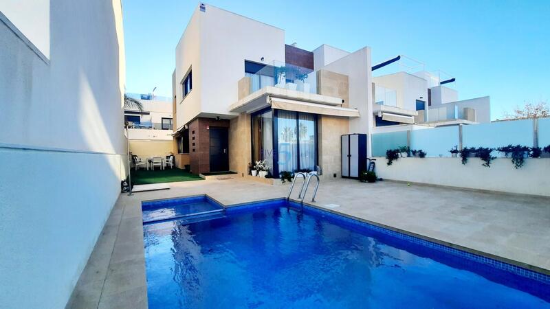 Villa en venta en San Pedro del Pinatar, Murcia