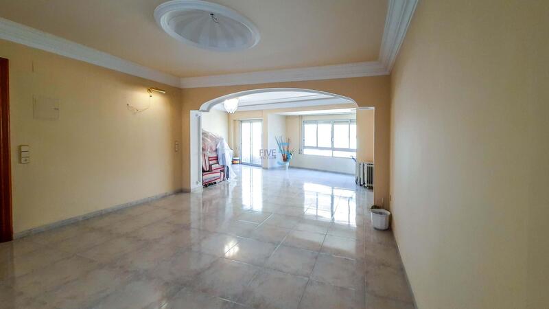 6 bedroom Apartment for sale