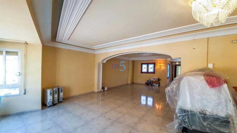 6 bedroom Apartment for sale
