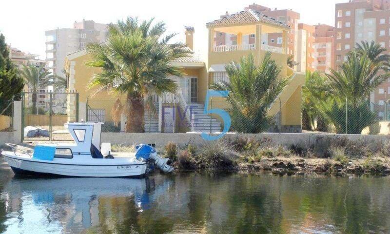 Villa en venta en La Manga del Mar Menor, Murcia