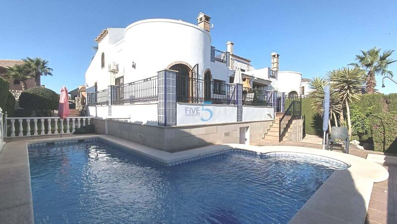 Villa en venta en Algorfa, Alicante