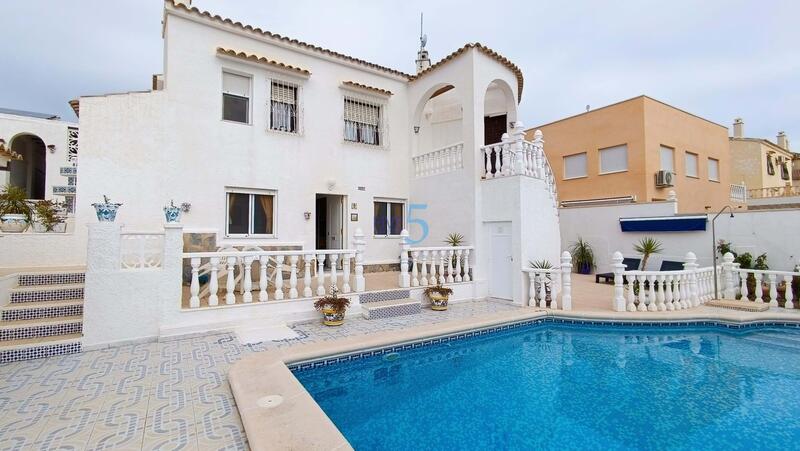 Villa en venta en Orihuela, Alicante