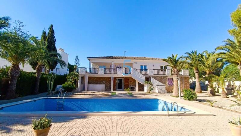 Villa til salgs i Orihuela, Alicante