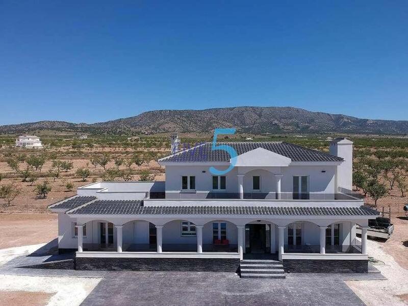 Villa en venta en Pinoso, Alicante