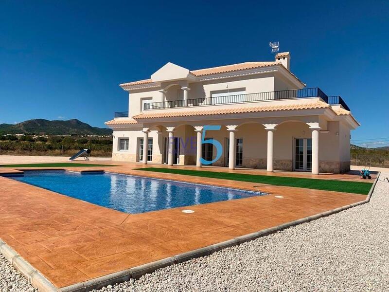 Villa til salgs i Pinoso, Alicante