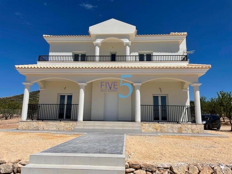 Villa en venta en Pinoso, Alicante