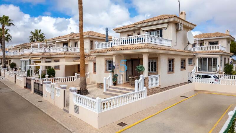 Villa zu verkaufen in Orihuela, Alicante