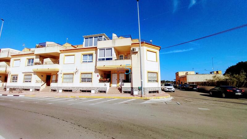 Villa till salu i Daya Nueva, Alicante