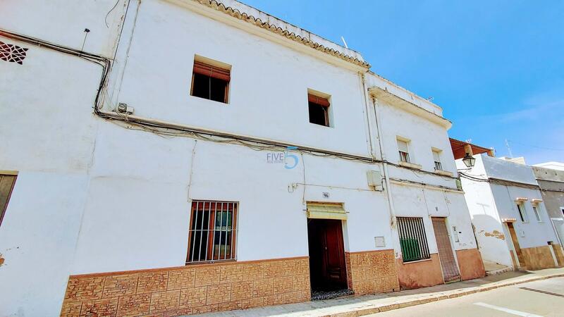 Townhouse for sale in La Oliva, Cádiz