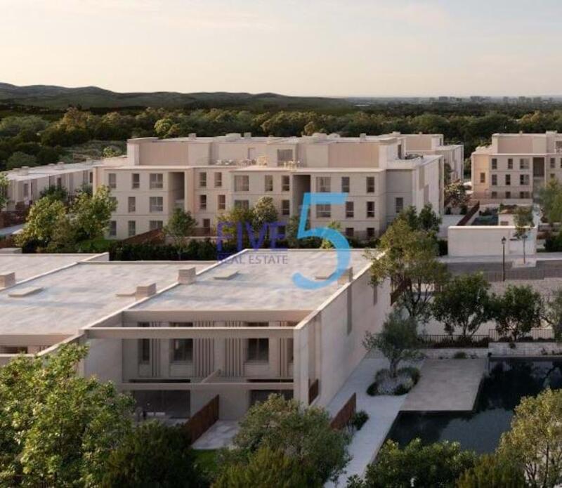 4 bedroom Townhouse for sale