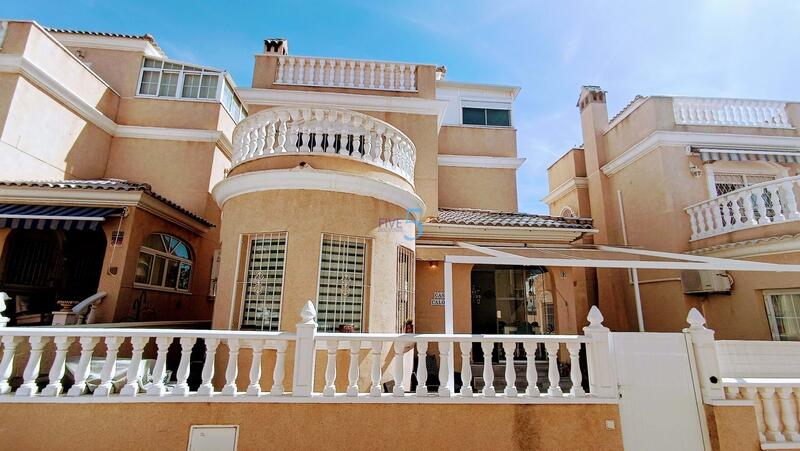 Villa à vendre dans Orihuela, Alicante