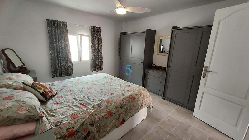 5 bedroom Townhouse for sale