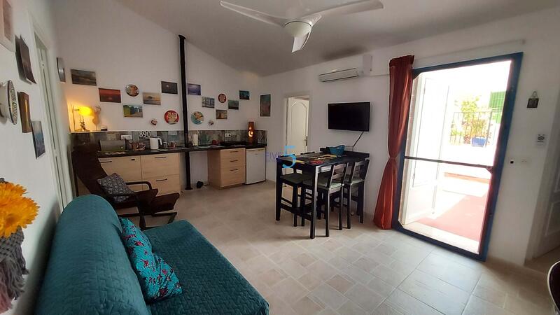 5 bedroom Townhouse for sale