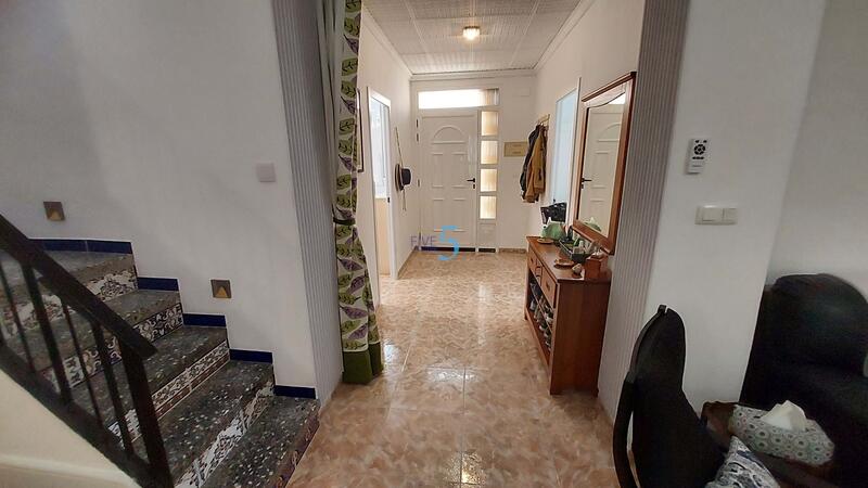 5 bedroom Townhouse for sale