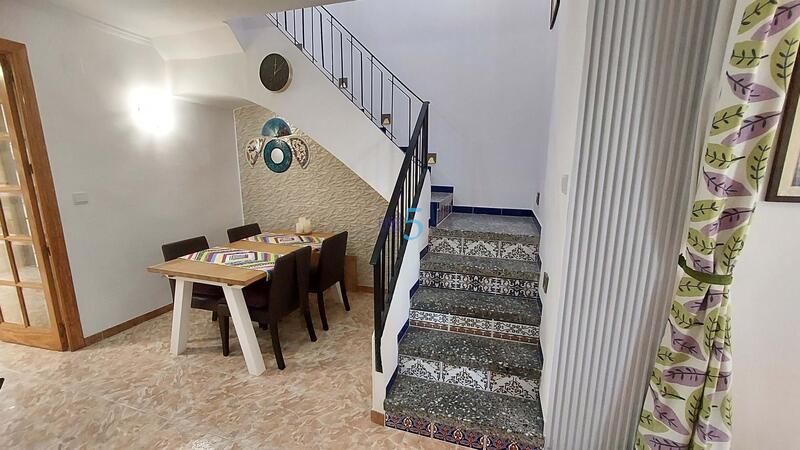 5 bedroom Townhouse for sale