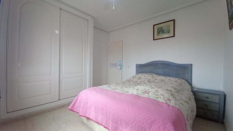 2 slaapkamer Gezinswoning Te koop