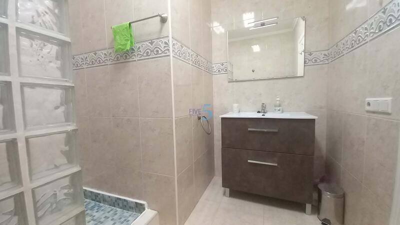 2 slaapkamer Gezinswoning Te koop