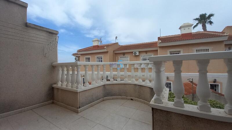 2 slaapkamer Gezinswoning Te koop