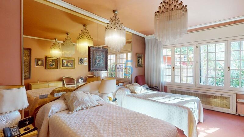 8 bedroom Villa for sale