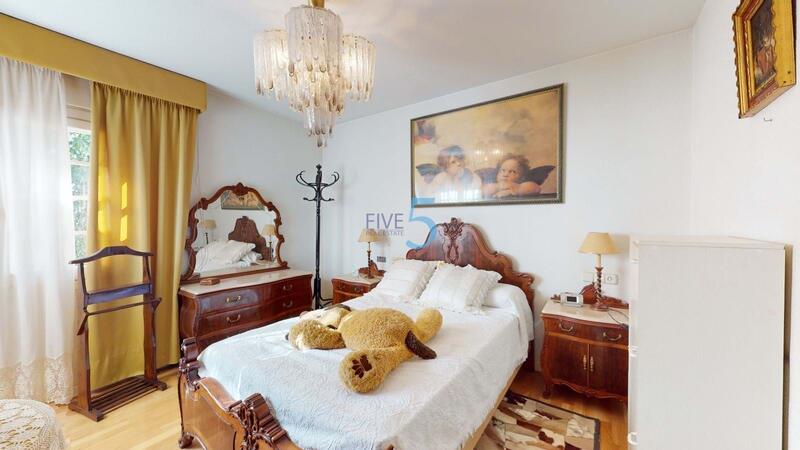 8 bedroom Villa for sale