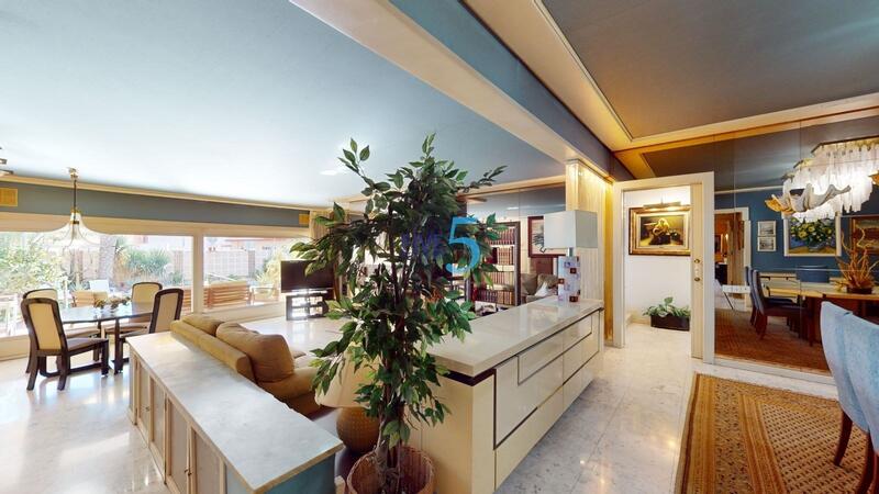 8 bedroom Villa for sale