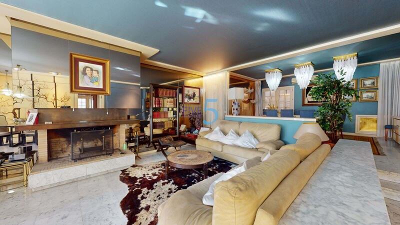 8 bedroom Villa for sale